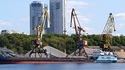 Поставка гранитного и высокопрочного щебня водным транспортом в июле 2025 года