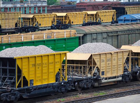 Доля железной дороги в перевозках цемента за год выросла на 2%