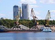 Поставка гранитного и высокопрочного щебня водным транспортом в сентябре 2025 года